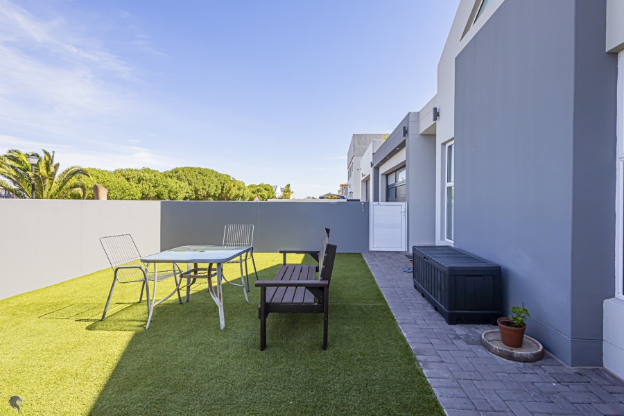 3 Bedroom Property for Sale in Calypso Beach Western Cape